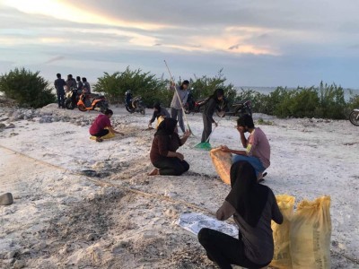 ވިލިނގިލީ ޒުވާނުން މުޅި ރަށް ސާފުކޮށް ނަމޫނާ ދައްކަނީ