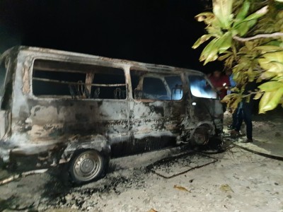 ވޭނެއް ވަގަށް ނަގައި އޭގައި ރޯކޮށްލައިފި