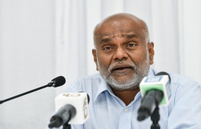 ނަޝީދަކާ ޑީލެއް ނެތް، އެއްވެސް ކެނޑިޑޭޓެއްގެ ފަހަތަށް ނާރާނަން: ޑރ. މުނައްވަރު