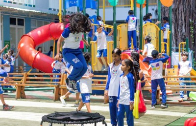 ފިންލަންޑް އިންޓަނޭޝަނަލް ސްކޫލުން، އިންގިލާބީ ބަދަލަކާ އެކު ސާނަވީ ތައުލީމު