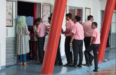 ދަރިވަރުންގެ ކޮނޑުގައި ޑިޕްރެޝަންގެ ބަރު ދަބަސް އަޅުވާފައި!