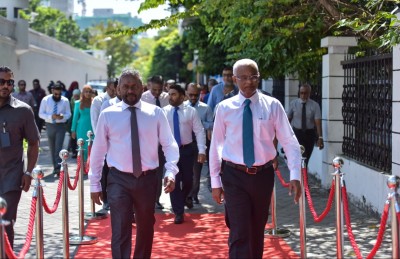 މަގާމުން ވަކިކުރަން ޖެހޭ ވަރުގެ ކަމެއް ފައްޔާޒު ނުކުރައްވާ، ދިފާއު ކޮށްދޭނަން: ރައީސް