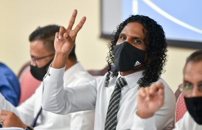 ޔައުގޫބުގެ ރައްދު: "ދުލެއް ނުދެން، މި އަންނަނީ ވަގުން ހިފަމުން"