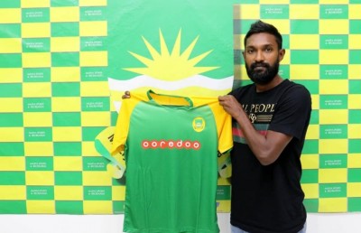 އުމެއިރު މާޒިޔާ އަށް ސޮއިކޮށްފި