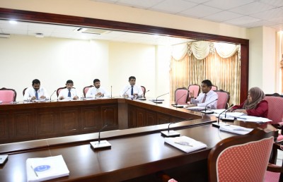 ބިދޭސީ 12 މީހެއްގެ ނަންމަތީ 38،000 ސިމް ބޭނުންކުރި