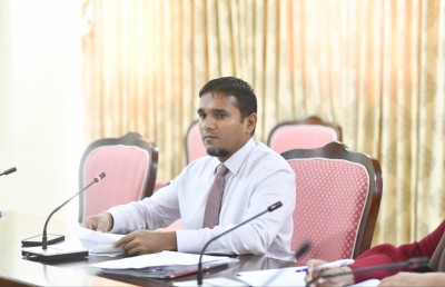 ބިދޭސީ 12 މީހެއްގެ ނަންމަތީ 38،000 ސިމް ބޭނުންކުރި