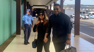 ނުފިލާނެ ކަމަށް ވިދާޅުވަމުން އަދީބު އެނބުރި ރާއްޖެ އަތުވެއްޖެ