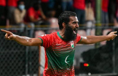 ދަގަނޑޭ ހިމަނައިގެން ޕާކިސްތާން މެޗަށް ގައުމީ ސްކޮޑް ނަގައިފި