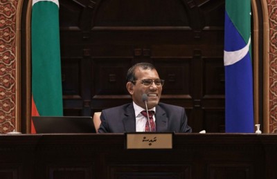 ކާބަން މަދުކުރަން މަސައްކަތްކުރަމުން ވެސް ކުރިއެރުން ހޯދޭނެ: ނަޝީދު