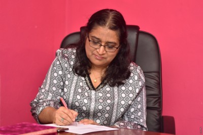 އާޒިމާއަށް ކުރާ ދައުވާގެ ލިޔެކިޔުންތައް އޭނާ ހަވާލުކޮށްފި