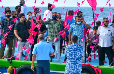 ޔާމީން ދޫކޮށްލަން ގޮވާލައި އިދިކޮޅުން ކަނޑުމަތީގައި މުޒާހަރާކޮށްފި