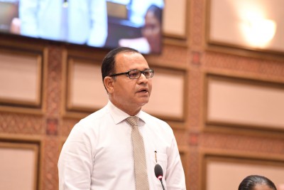 ޕްރައިމަރީ ގްރޭޑުތަކަށް ދިވެހި ޓީޗަރުން ލިބޭނީ މުސާރަ ބޮޑުކޮށްގެން: އާދަމް ޝަރީފު