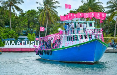 ޔާމީން ދޫކޮށްލަން ގޮވާލައި އިދިކޮޅުން ކަނޑުމަތީގައި މުޒާހަރާކޮށްފި