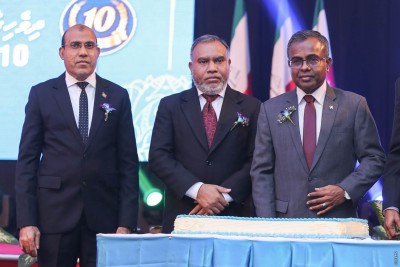 ތިން ފަނޑިޔާރުންނަށް ނަސޭހަތްދެނީ އިކްރާމްގެ ދަރަނީގެ މައްސަލައިގެ ލިޔުންތައް ގެންދިޔުމުން