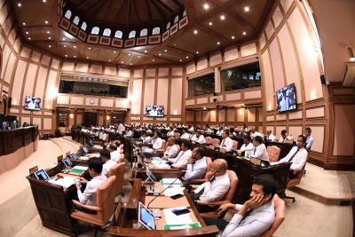 ދުވަސްވީ މީހުންނަށް 10،000 ރުފިޔާ ދޭން ހުށަހެޅި އިސްލާޙު ބޭރުކޮށްލައިފި