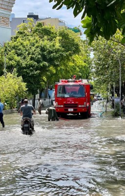 ވާރޭ ހުއްޓާލިތާ އެތައް އިރެއް ވިއިރު ވެސް މާލޭގެ މަގުތަކުން ފެންހިންދައެއް ނުލެވުނު