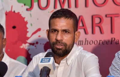 މެމްބަރު އަލީ ހަމީދު ޖޭޕީން ވަކިވެ އެމްޑީޕީއަށް ސޮއިކުރައްވައިފި