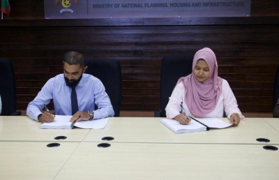 އިހަވަންދޫގެ މަގުތައް ހަދަން 102 މިލިއަން ރުފިޔާއަށް އާރުޑީސީއާ ހަވާލުކޮށްފި