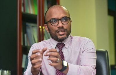 ކޮންޓްރޯލެއް ނެތް، ޑޮލަރުގެ އަގު މައްޗަށް!