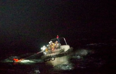 ތޫފާނުގައި ޖެހި 40 ފަޅުވެރިންނާއި 6،000 ގެރިއާ އެކު ކާގޯ ބޯޓު ފެތިއްޖެ