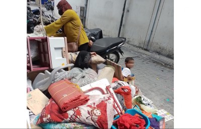ދެ ދަރިންނާ އެކު ގެއިން ނެރެލި އަންހެނަކަށް އެހީ ހޯދަނީ