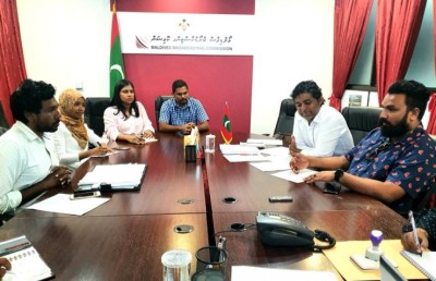 ރައީސްގެ ހަށިކޮޅަށް ގެއްލުންދޭން ގޮވާލި މައްސަލަ ބްރޯޑްކޮމުން ވެސް ބަލަނީ