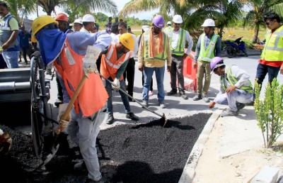 ތިލަމާލެ ބްރިޖާއި އައްޑޫ މަގުތައް ހަދާ އިންޑިއާގެ އޮފްކޮންސް ވިއްކާލަނީ