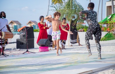 ދިވެހިންނަށް ހާއްސަ އޮފާތަކާ އެކު ކްރޮސްރޯޑްސްގައި އީދު ފާހަގަ ކުރަނީ