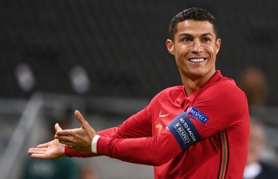 ރޮނާލްޑޯ ގައުމީ ޓީމަށް 100 ގޯލު ހަމަކޮށްފި