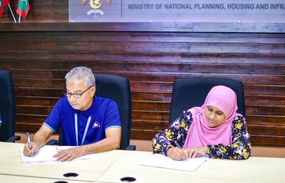 ބ. ހިތާދޫގެ ގޮނޑުދޮށް ހިމާޔަތްކުރުމާއި ވ. ތިނަދޫގެ ބަނދަރު ބޮޑުކުރުމުގެ މަސައްކަތް އެމްޓީސީސީ އަށް