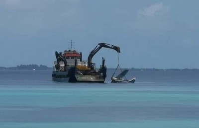 ކަނޑަށް ޖެއްސި އައްޑޫ ފްލައިން ސްކޫލުގެ ބޯޓު ނަގައިފި