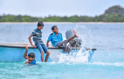 ހުރިހާ އެއްޗެއް ދޫކޮށްލާފައި އެނބުރި ރަށަށް!