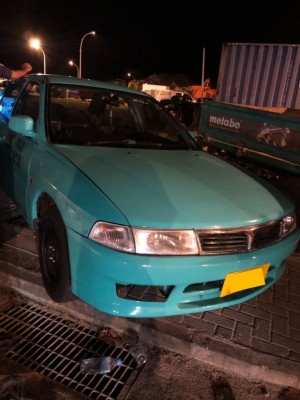 ޓެކްސީގެ ދޮރު ހަލާކުކޮށްލައިގެން ވައްކަން ކުރަން ވަދެ އިން މީހަކު ހައްޔަރު ކޮށްފި