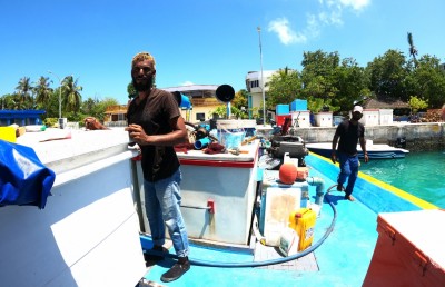 ރާއްޖެ އަތުނުވެދާނެ ކަމުގެ ބިރުގައި ކެޔޮޅުގެ އަށް ގަޑިއިރު