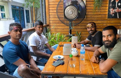 ފުޓްބޯޅަ ކުޅުންތެރިން ދުވާ ޓްރެކަށް: އެންމެ ކުރީގައި ދަގަނޑޭ