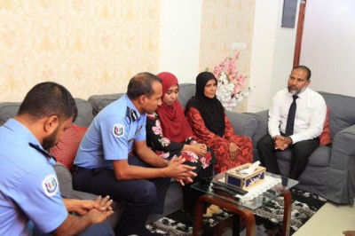 ހޯމް މިނިސްޓަރާއި ޕޮލިސް ކޮމިޝަނަރު ރިލްވާންގެ އާއިލާއާ ބައްދަލުކޮށްފި