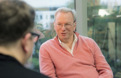 ޓެކް ދާއިރާ އިން އެމެރިކާ ފަހަތަށް ޖައްސާލައި، ޗައިނާ ކުރި ހޯދައިފާނެ: އެރިކް ޝްމިޓް