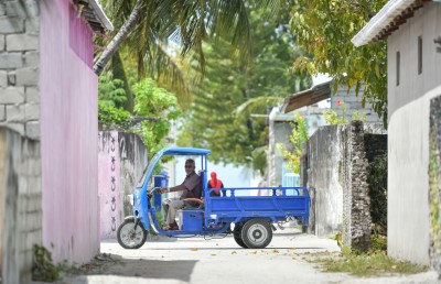 ރަށަށް ތިޔަ ދަނީ ބަލި ވެސް ހިފައިގެން