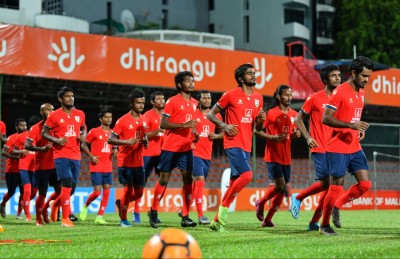 ފުޓްބޯޅަ ފެށޭނެ ދުވަހެއް ނޭނގި ކުޅުންތެރިން ގޮތްހުސްވެފައި!