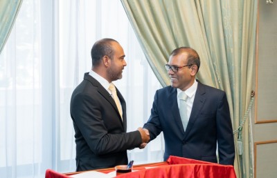 ޝާޒް، މެންބަރު ކަމުގެ ހުވާ ކުރައްވައި، މަޖިލިހަށް