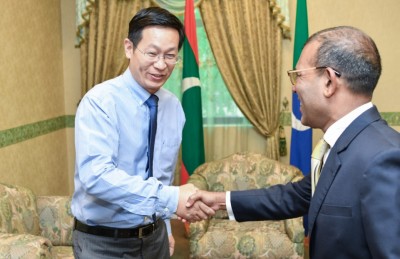 ދަރަނީގެ މަޅިއަކީ ޚިޔާލީ ވާހަކައެއް، ލޯނު ދެނީ ޝަރުތަކާ ނުލައި: ޗައިނާ ސަފީރު