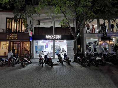 މެކްސްކޮމް ފަރީދީ މަގު ފިހާރައަށް ޒިޔާރަތްކޮށްގެން ހިލޭ ފޯނެއް