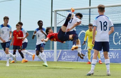 މާސެލޯގެ ދަރިފުޅު ސްޕެއިންގެ ޒުވާން ޓީމަށް ކުޅެން ފަށައިފި