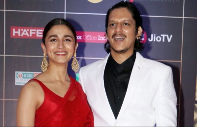 ޝާހްރުކް ޚާން ޕްރޮޑިއުސްކުރާ "ޑާލިންސް" ގައި އާލިއާ ބަޓާއި ވިޖޭ ވަރުމާ