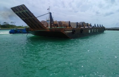 ފަރަށް އެރި ކޮޅުވެއްޓި އަދި ފުން ނުކުރެވޭ، އެކަމަކު މުދާ ސަލާމަތްކޮށްފި