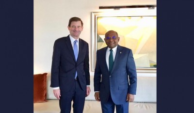 މިނިސްޓަރު ޝާހިދު އެމެރިކާގެ ހާރިޖިއްޔާގެ އިސް ބޭފުޅުންނާ ބައްދަލުކުރައްވައިފި