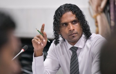 ޔައުގޫބްގެ ގޮނޑިއާ މެދު އުފެދުނު ސުވާލު: އެހެން ވަޒީފާއަކުން މެމްބަރުގެ ގޮނޑި ގެއްލޭނެތަ؟!