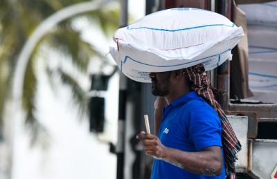 ފުށް ގުދަނުގައި ބަސްތާތަކެއް ވެއްޓި ދެ މީހަކަށް އަނިޔާވެއްޖެ