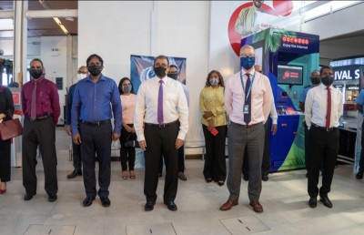 ޓޫރިސްޓުންނަށް ޚާއްސަ ސެލްފް ސާވިސް ކިއޯސްކެއް އުރީދޫން އެއާޕޯޓުގައި ބަހައްޓައިފި