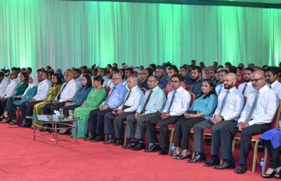 އެމްއާރުއެމްގެ އިސް ބޭފުޅުންތަކެއް ޕާޓީން ވަކިވެ ސަރުކާރު ފަޅިއަށް